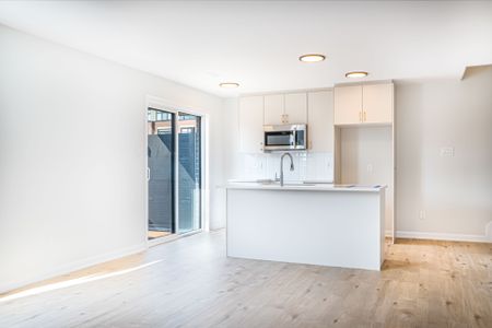 For Lease - 101 Glenroy Gilbert Drive Unit# 7, Barrhaven, Ontario - Photo 4