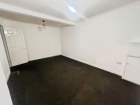 4 bedroom end of terrace house to rent - Photo 5