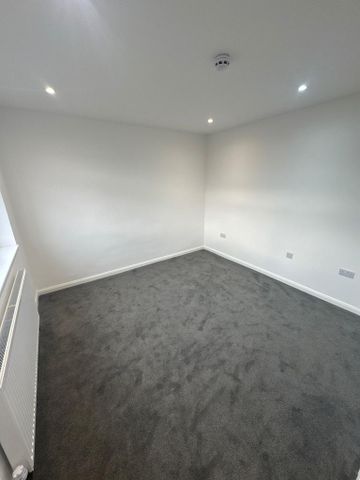 6 bedroom semi-detached house to rent - Photo 3