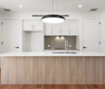Contemporary two-storey home in a prime location! - Photo 1