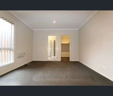 2/7 Blossom Lane, Werribee, Vic 3030 - Photo 3
