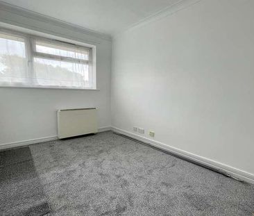 Sutton Avenue, Peacehaven, BN10 - Photo 3