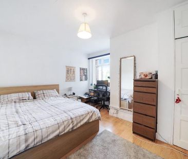 3 bedroom flat to rent - Photo 3