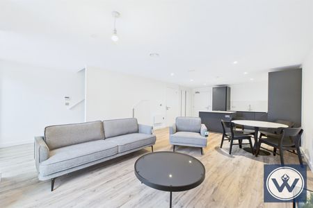 Town House to Rent: Shale Lane, M5 - Photo 4