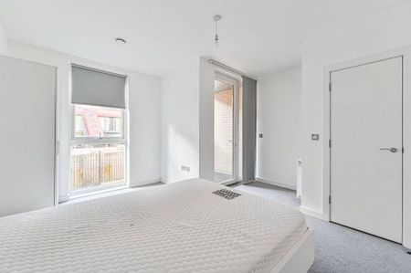 3 bedroom flat to rent - Photo 3