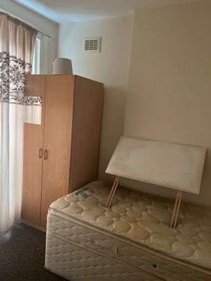 Room in a Shared Flat, Charlton Road, SE3 - Photo 1