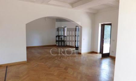 Cassia-La Storta: Idependent villa in small gated community, 1 homeoffice/study, 5 bedrooms, 3 bathrooms, lounge, dining room, kitchen, terrace, garden, AC in all bedrooms, private parking space. Ref. 2206 - Photo 3