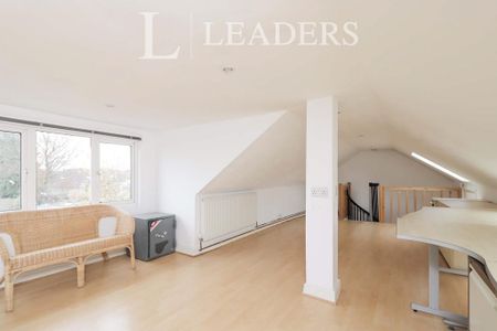 5 bedroom semi-detached house to rent - Photo 2