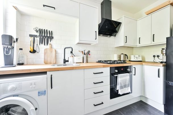 47 Effra Court, Brixton Hill, London SW2 1RB, UK, London - Photo 1