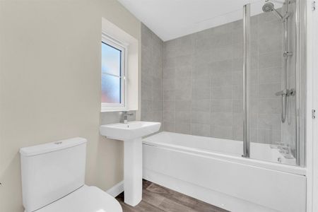 3 bedroom semi-detached house to rent - Photo 4