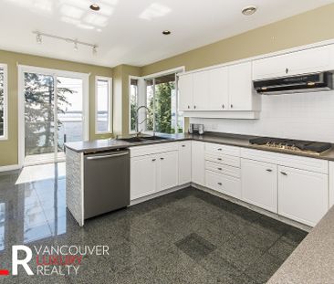 House in West Vancouver, BC - Photo 1