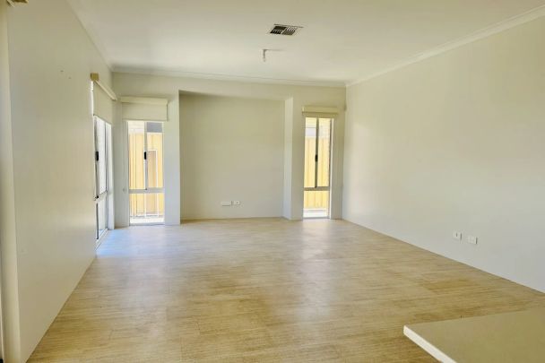 Newly renovated unit in prime South Bunbury location! - Photo 1