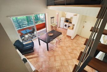 Apartamento T1+1 mobilado e com varandas, no condomínio da Herdade da Aroeira