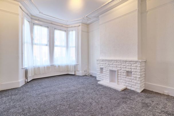 5 Bed Terraced House, Glencoe Avenue, IG2 - Photo 1