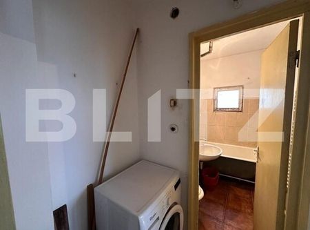 Apartament cu 3 camere, centrala termica, zona Craiovita - Fotografie 5