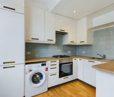 4 bedroom flat to rent - Photo 4