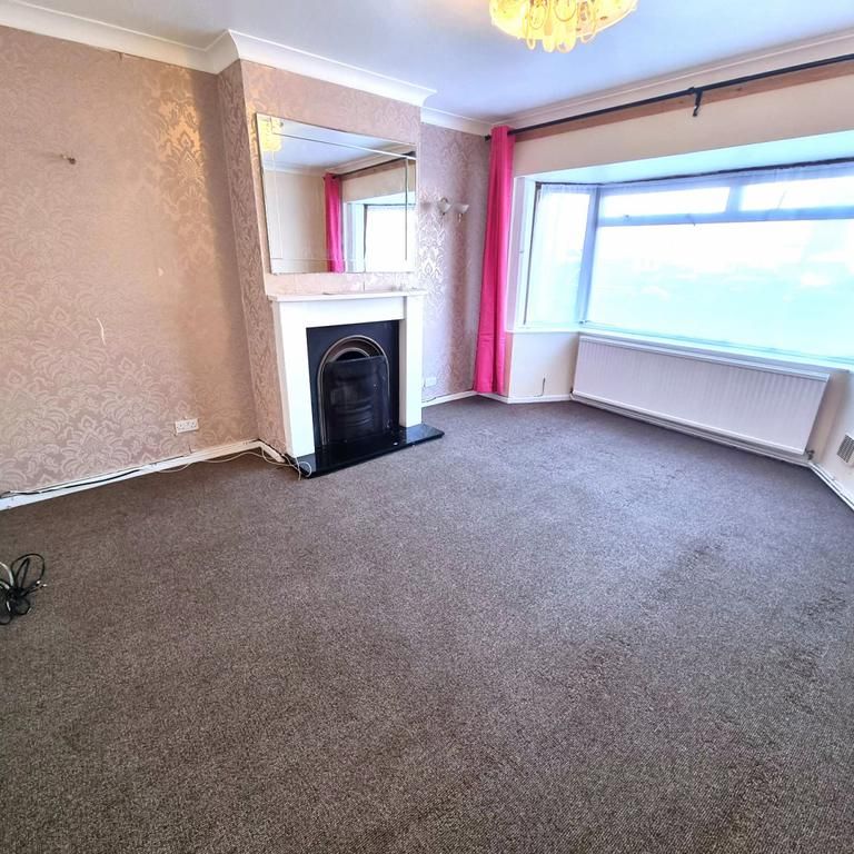 4 bedroom semi-detached house to rent - Photo 1