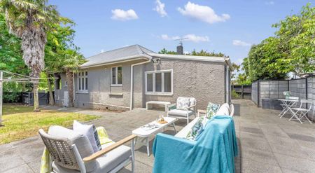 Three Bedroom Home in Ellerslie - Photo 3