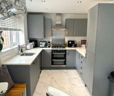 4 bedroom detached house to rent - Photo 4