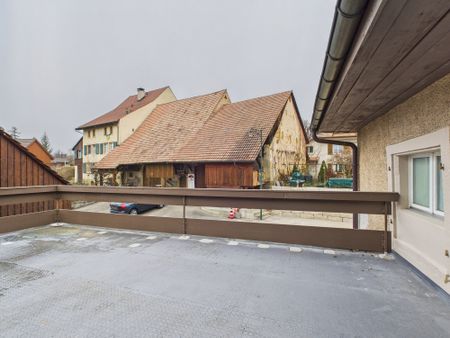 Completely renovated 5-room apartment with terrace in Wenslingen BL - Foto 5