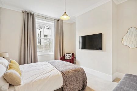 5 bedroom flat in Chelsea - Photo 4