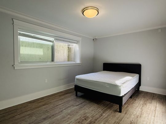 6386 Lakeview Avenue apartment — Burnaby, BC (1-Bedroom) - 1 Bedroom - Photo 1