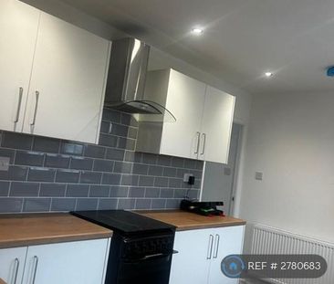 2 bedroom end of terrace house to rent - Photo 6