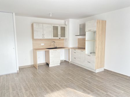 Location Appartement 3 pièces 61m² - Photo 3