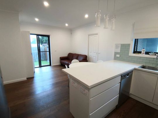Glen Waverley - Photo 1