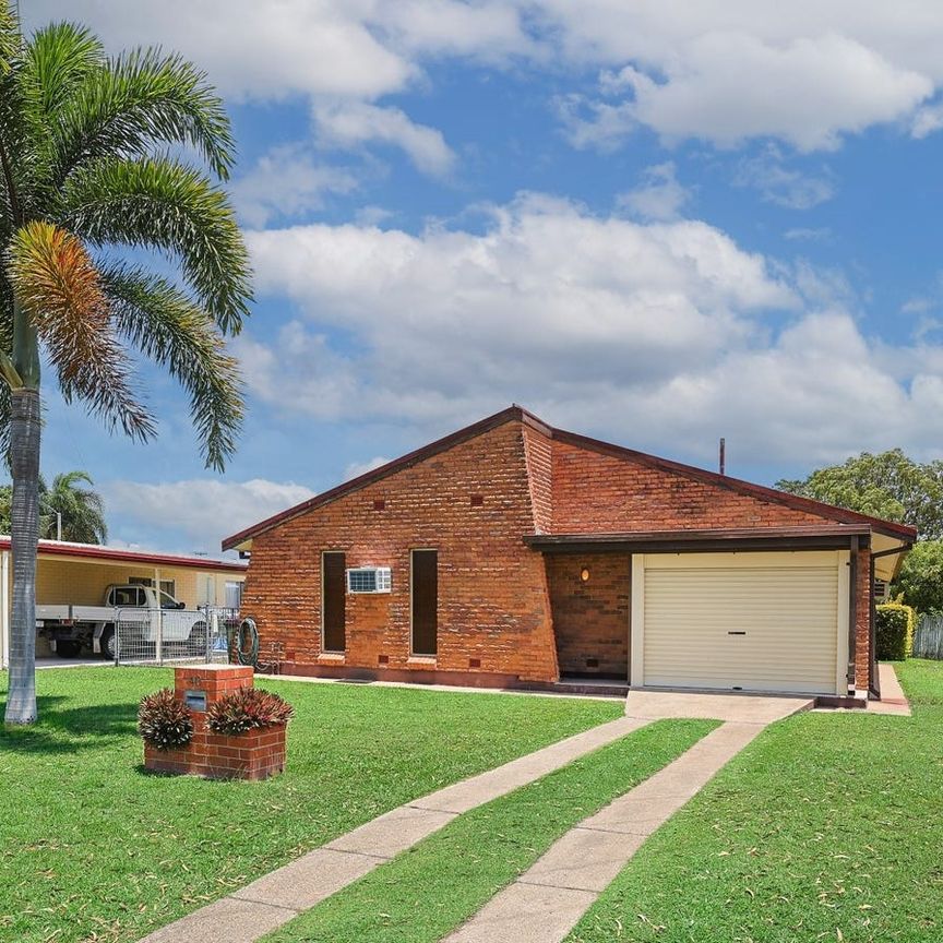 SPACIOUS 4 BEDROOM FAMILY HOME + 2 LIVING AREAS & GREAT FEATURES - Photo 1