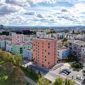 Zuhause in der Wildgartenallee: Geräumige 3-Zimmerwohnung mit Eigengarten ab sofort verfügbar - Photo 1