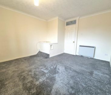 2 bedroom end of terrace house to rent - Photo 5