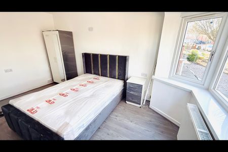 Room in a Shared House, Monsal Road, B42 - Photo 2