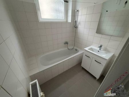 3- Zimmer Wohnung (wird gerade neusaniert) sucht langfristige/n Mieter/In - Photo 5