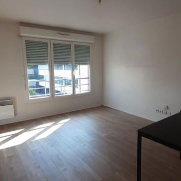 Location Appartement 2 pièces 45m² ISSY LES MOULINEAUX 92130 - Photo 1