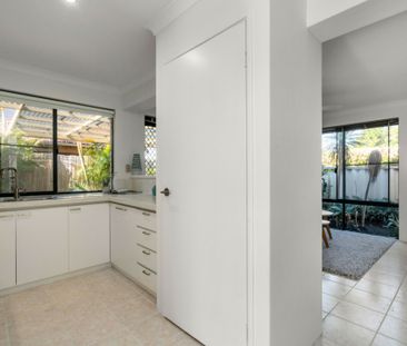 Gloriously Sun Filled Spacious Home - Photo 2