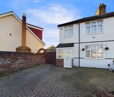 3 bedroom end of terrace house to rent - Photo 1