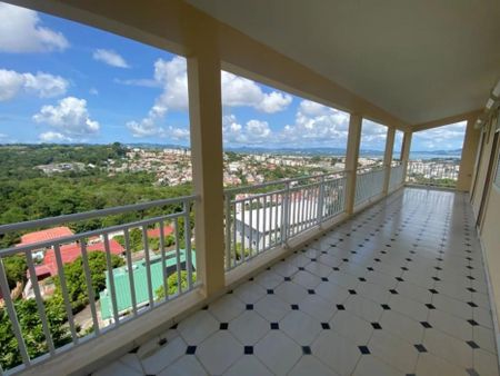 Location Appartement 102m² 4 pièces Fort de france - Photo 3
