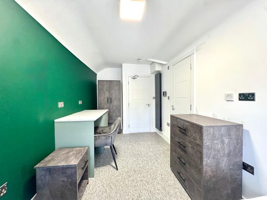 Twyford Abbey Road, London, Hanger Lane, Ealing W5 1EE - Photo 1