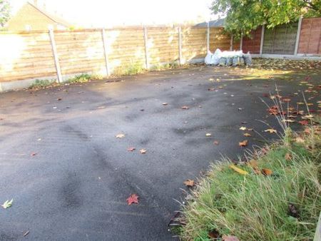 2 bedroom mews to rent - Photo 2