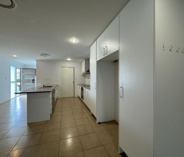 &ast;&ast;Charming 3-Bedroom Duplex in Moranbah &ast;&ast; - Photo 4