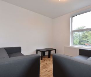 2 bedroom Flat in Kelso Road, Leeds - Photo 3