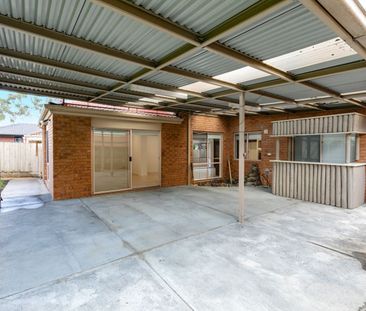 Spacious 4-Bedroom Home with Modern Amenities in Mill Park - Photo 2