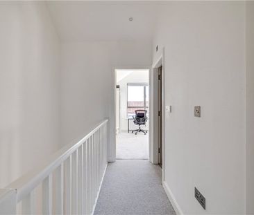 A modern property finished to a high standard throughout providing ... - Photo 3