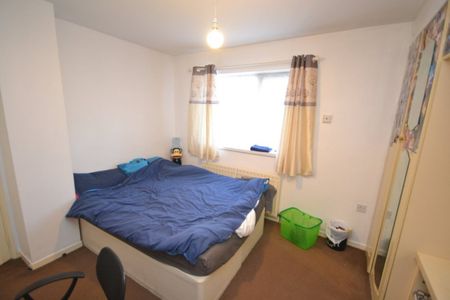 4 bed Semi-Detached House for Rent - Photo 5