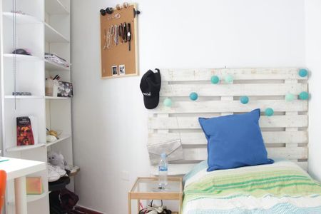 Calle Azafrán, Sevilla, Andalusia 41003 - Photo 4