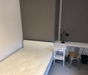 Brudenell Road, Hyde Park - Photo 1