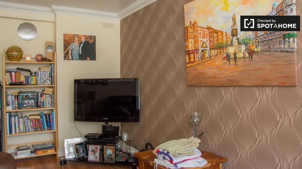 Lovely room in shared apartment in Artane, Dublin - Photo 1