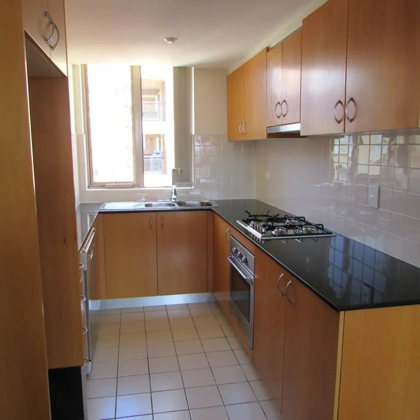 “2 Bedroom Apartment with ensuite, Stunning open city and district views” - Photo 1