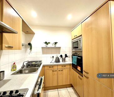 1 bedroom in a flat share to rent - Photo 5